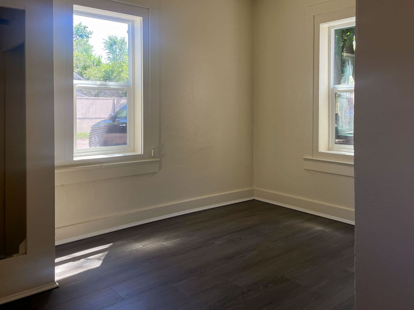 La Grande Apartment: 1306 N Ave