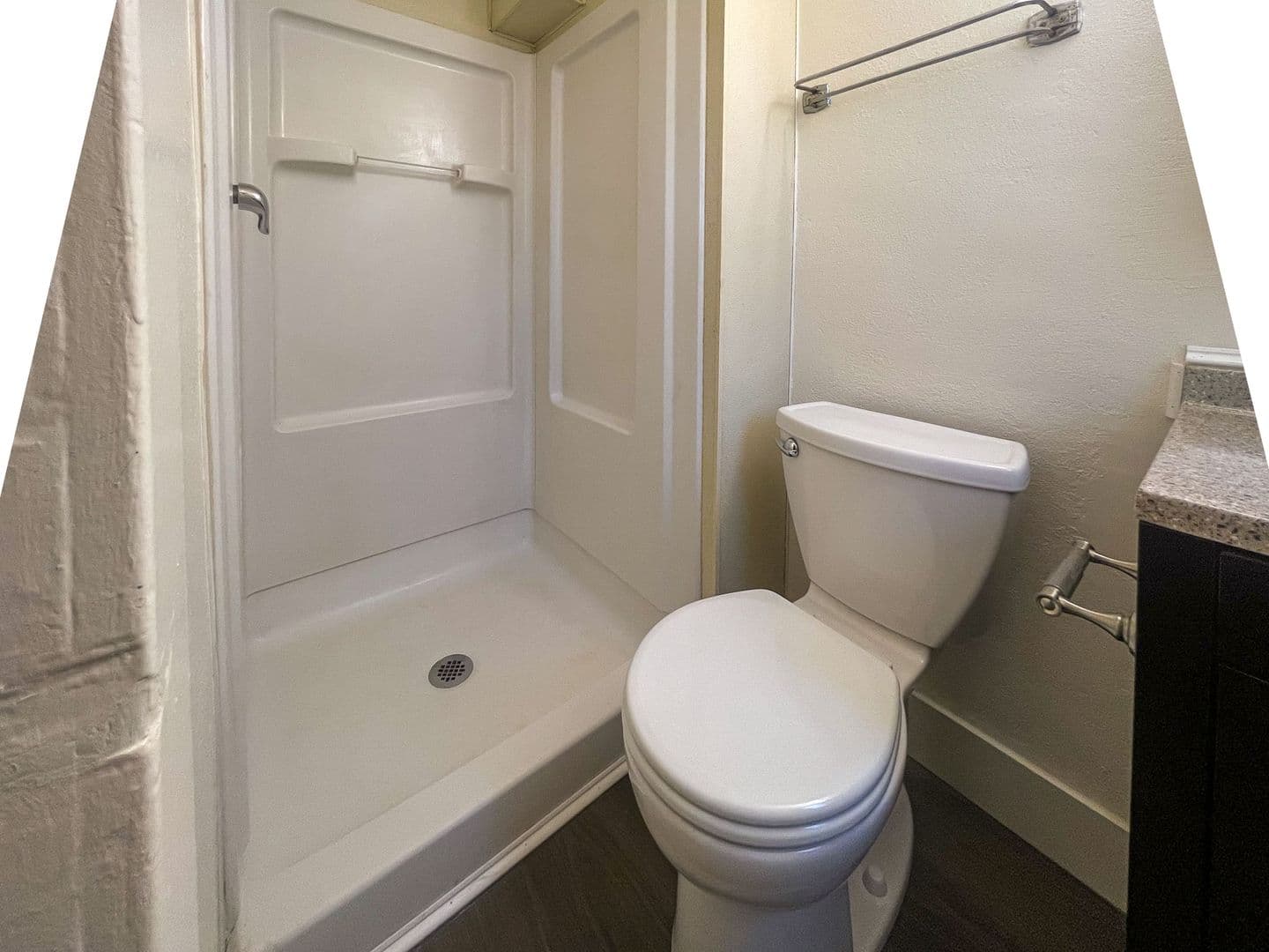 La Grande Apartment: 1306 N Ave