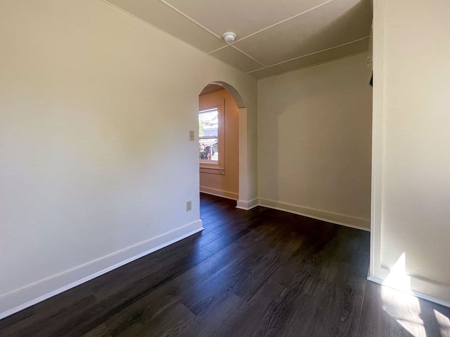 La Grande Apartment: 1306 N Ave