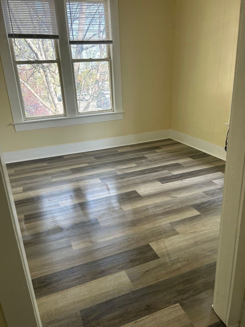 La Grande Apartment: 1408 Washington