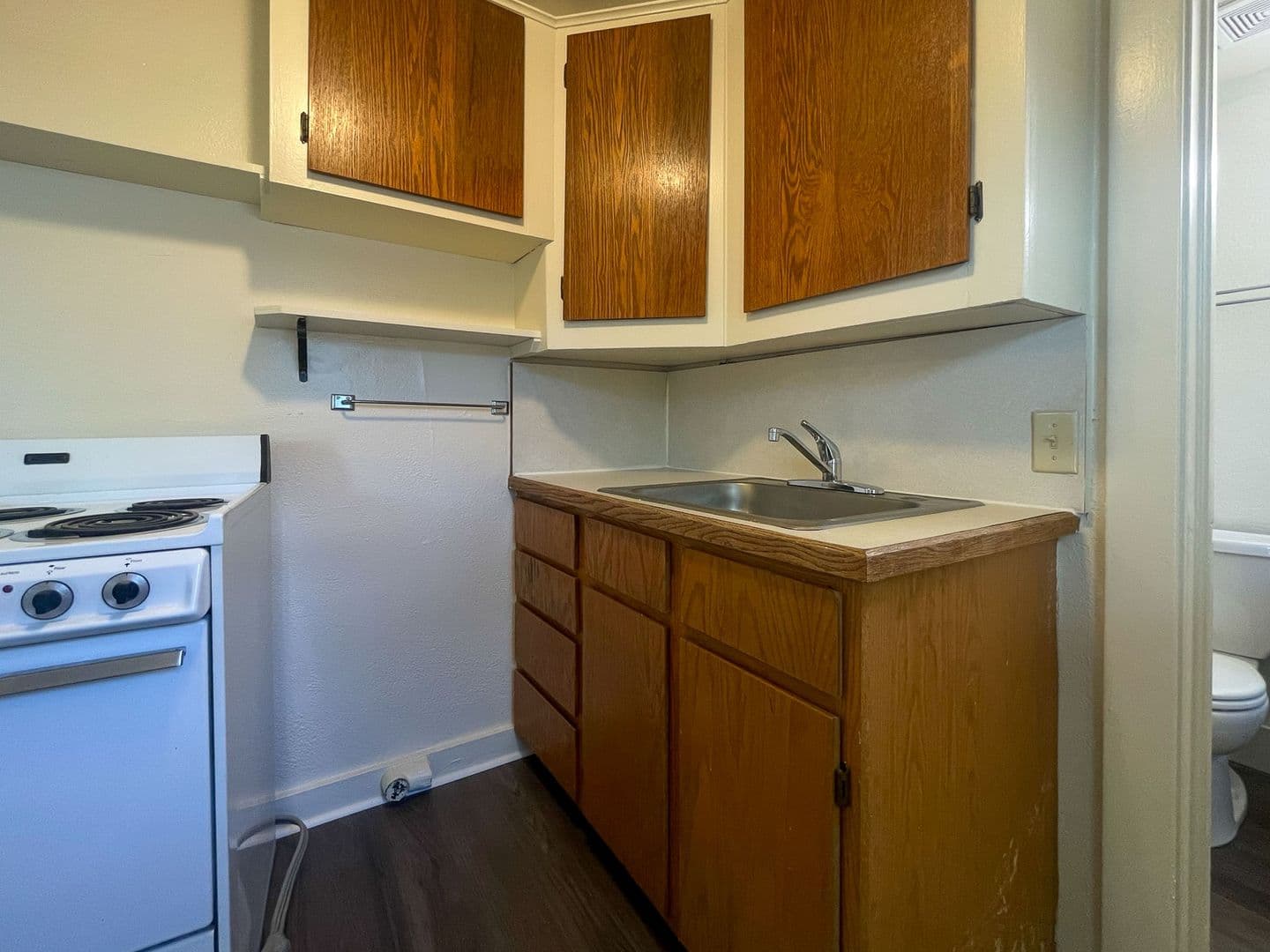 La Grande Apartment: 1306 N Ave