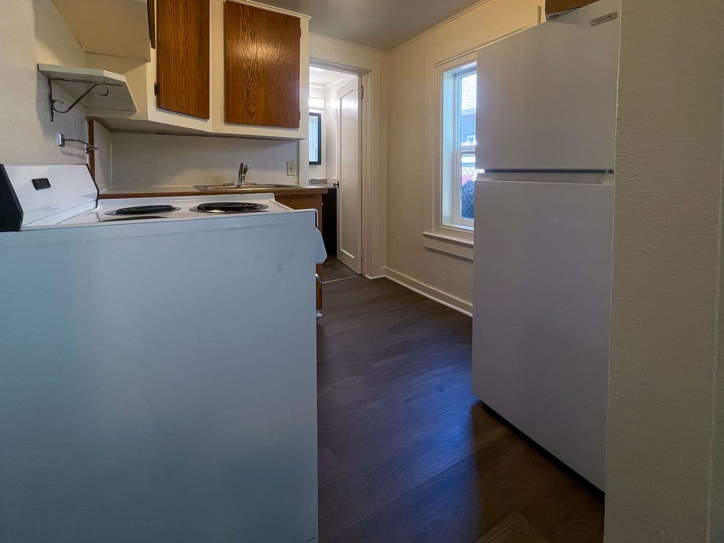 La Grande Apartment: 1306 N Ave