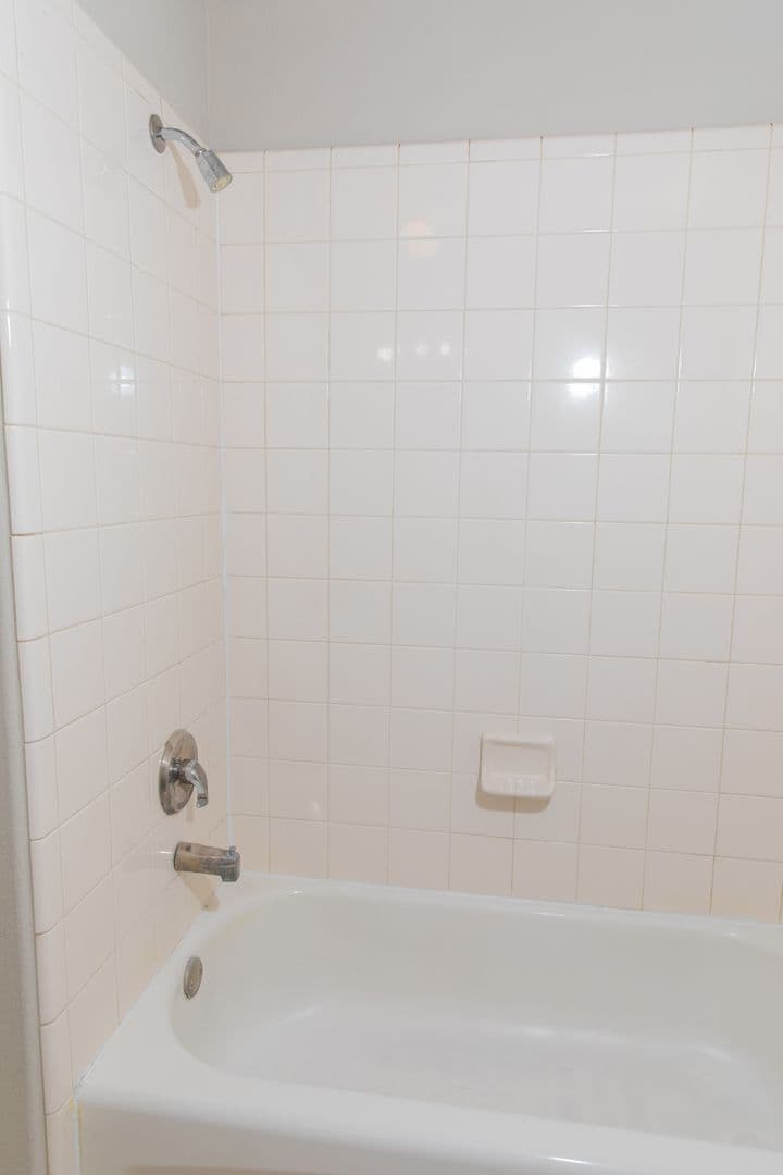 Houston Apartment: 815 Tidwell Rd