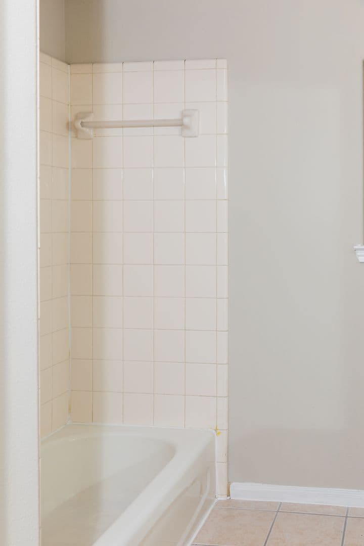 Houston Apartment: 815 Tidwell Rd