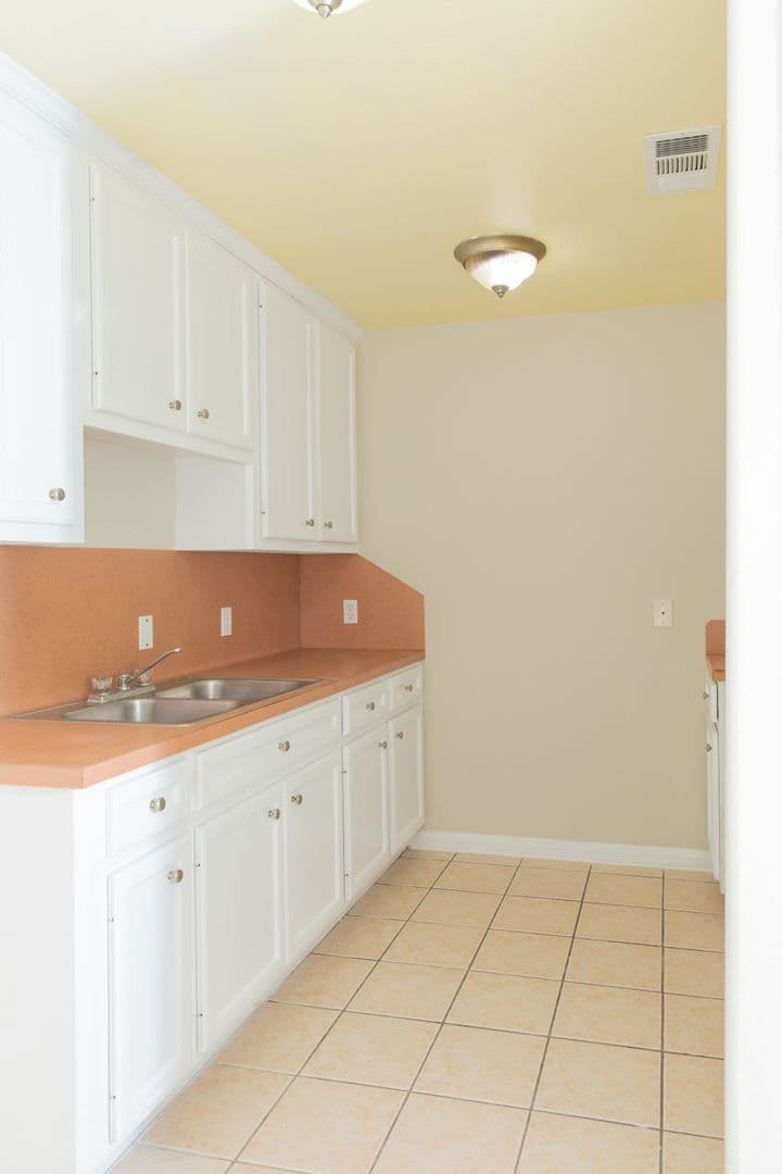 Houston Apartment: 815 Tidwell Rd