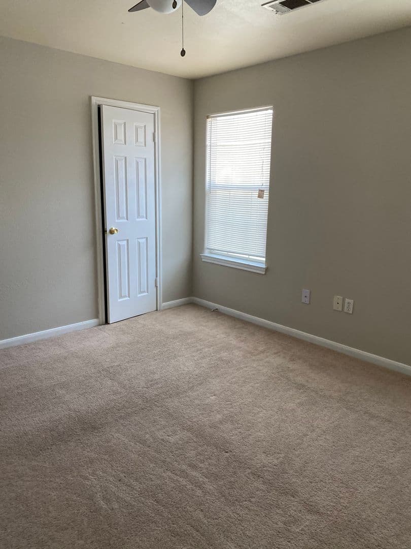 Houston Apartment: 815 Tidwell Rd
