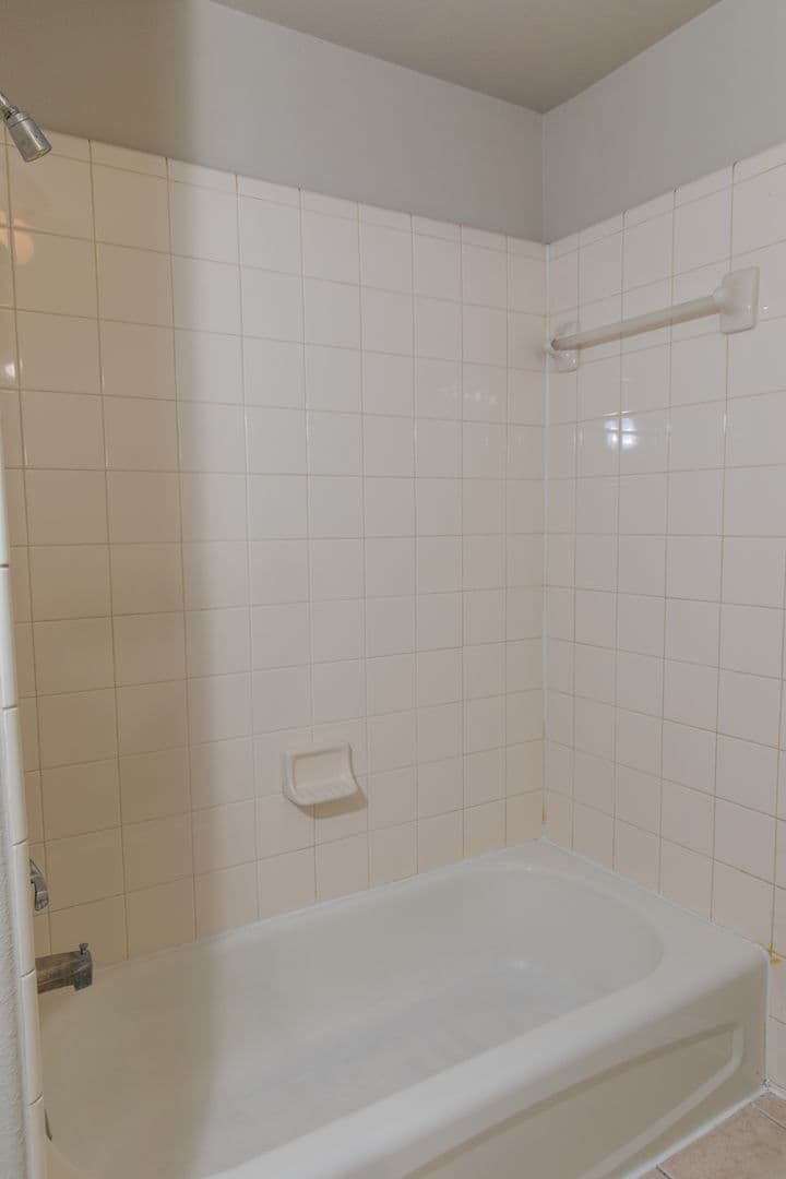 Houston Apartment: 815 Tidwell Rd