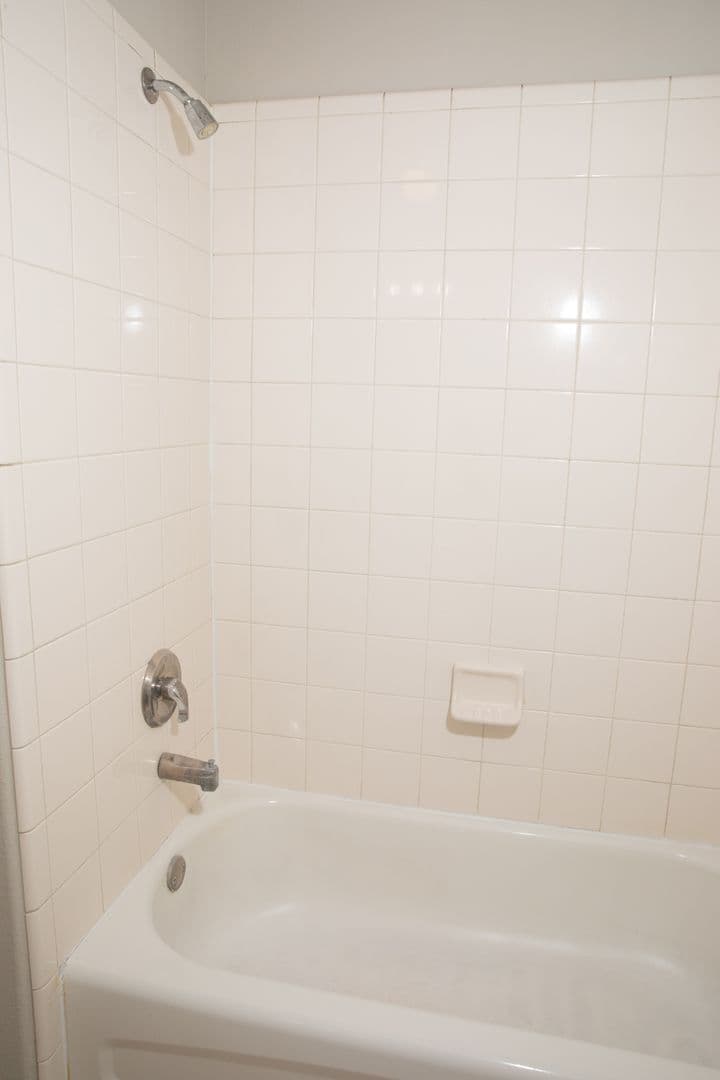 Houston Apartment: 815 Tidwell Rd