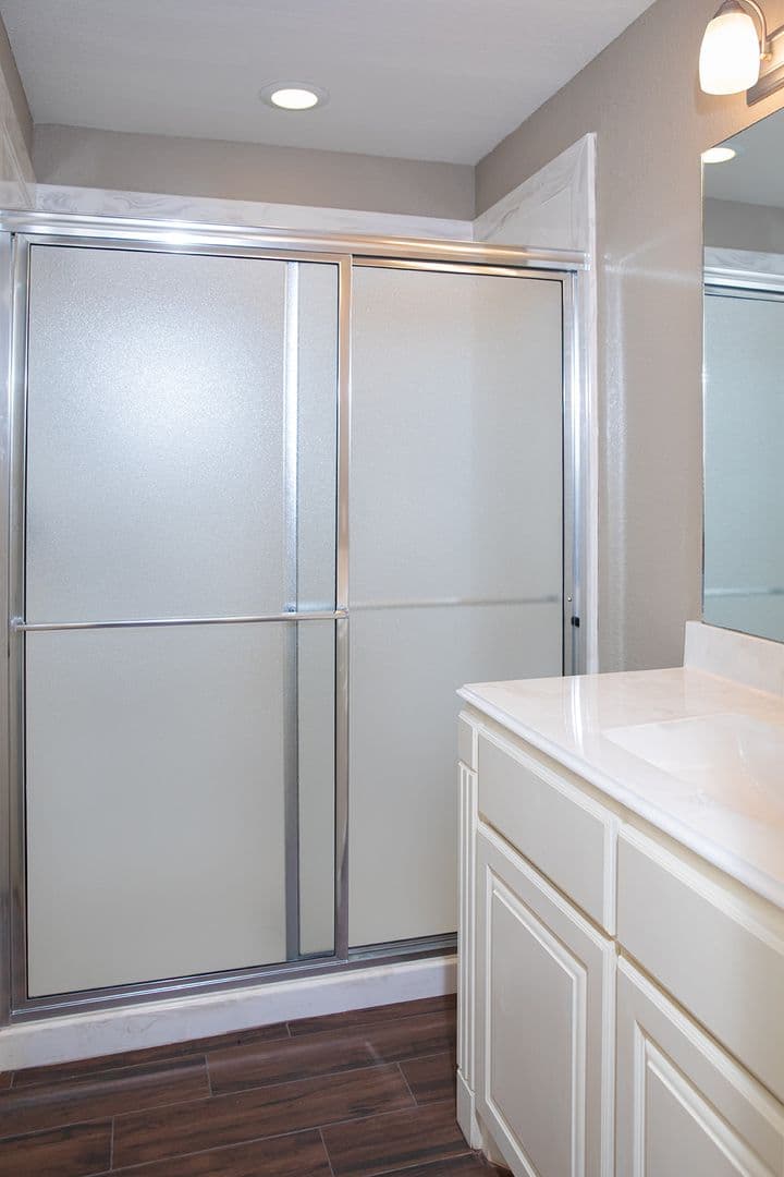 Houston Apartment: BLK 1 - Craven Oaks St.