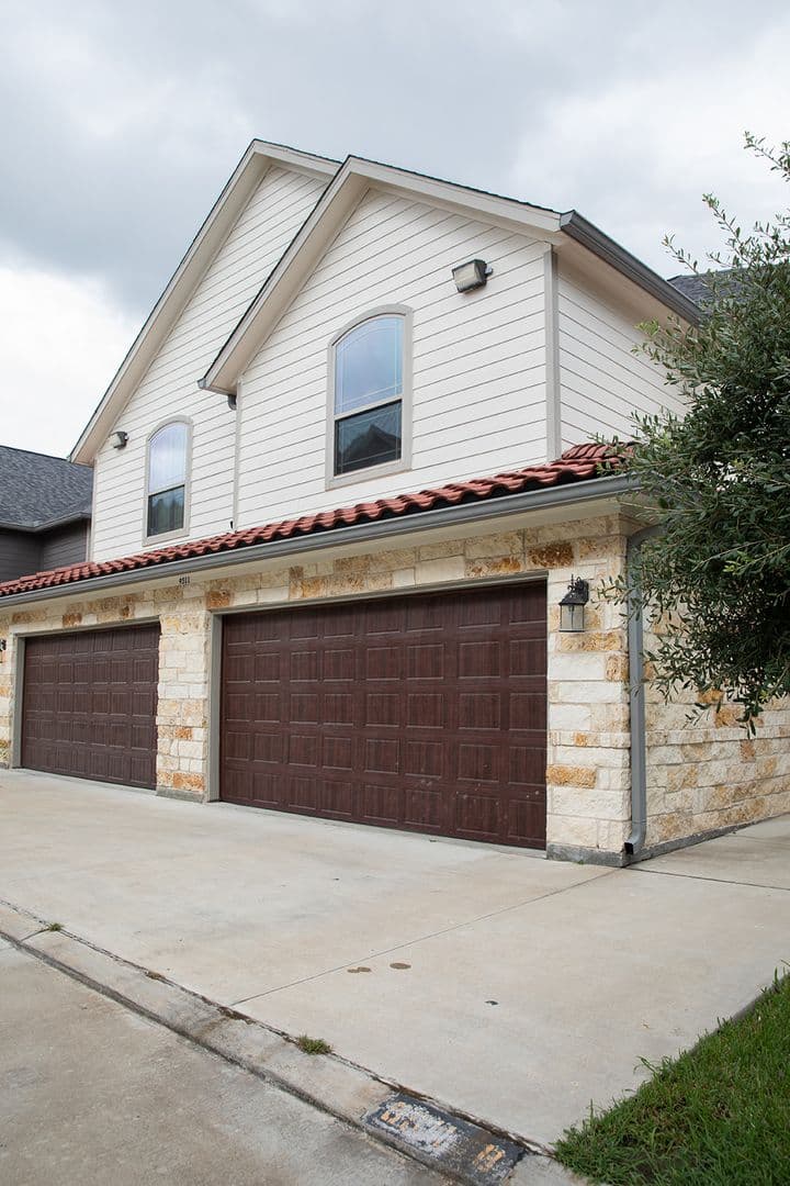 Houston Apartment: BLK 1 - Craven Oaks St.