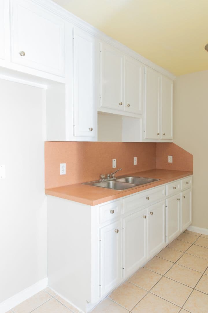 Houston Apartment: 815 Tidwell Rd