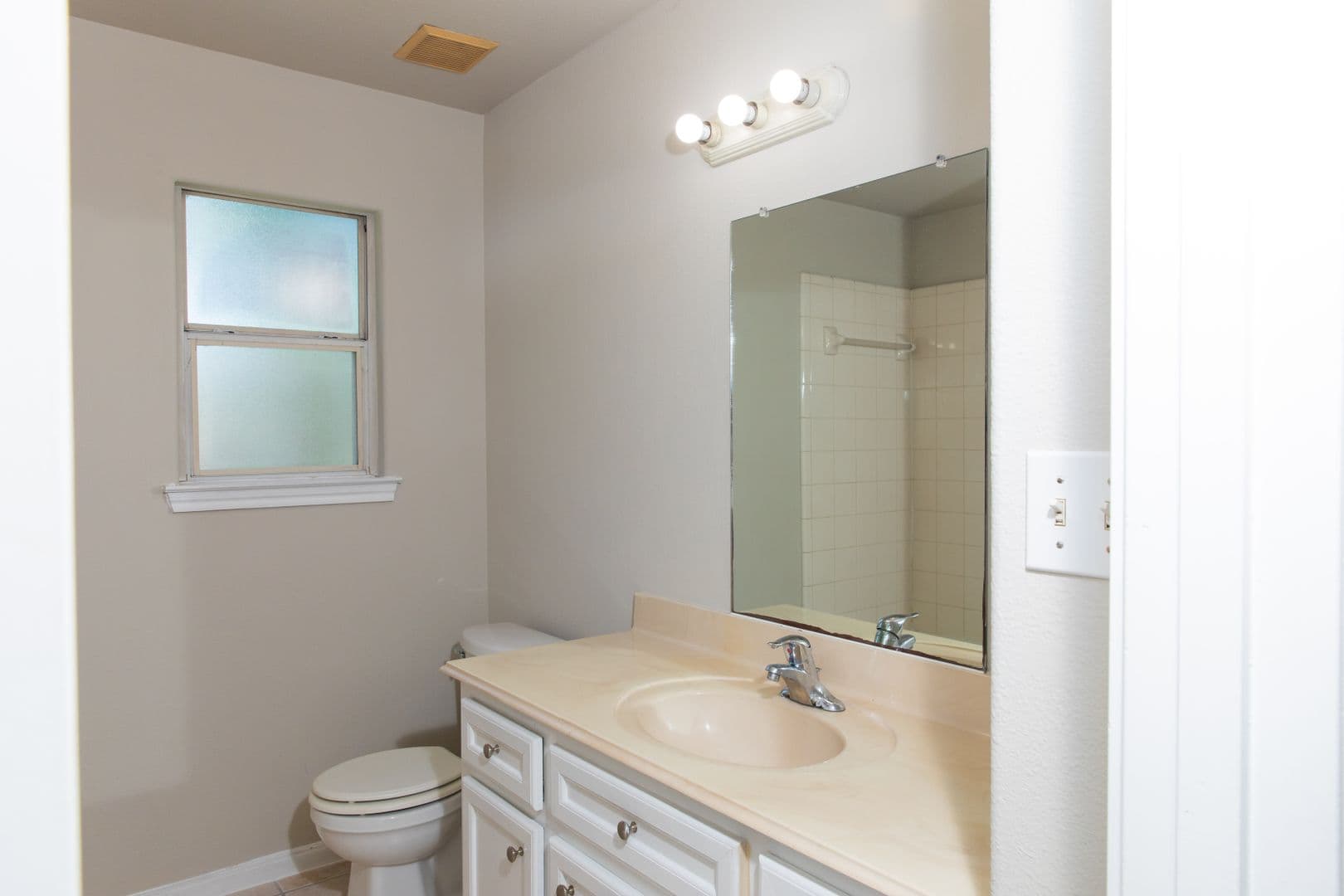 Houston Apartment: 815 Tidwell Rd
