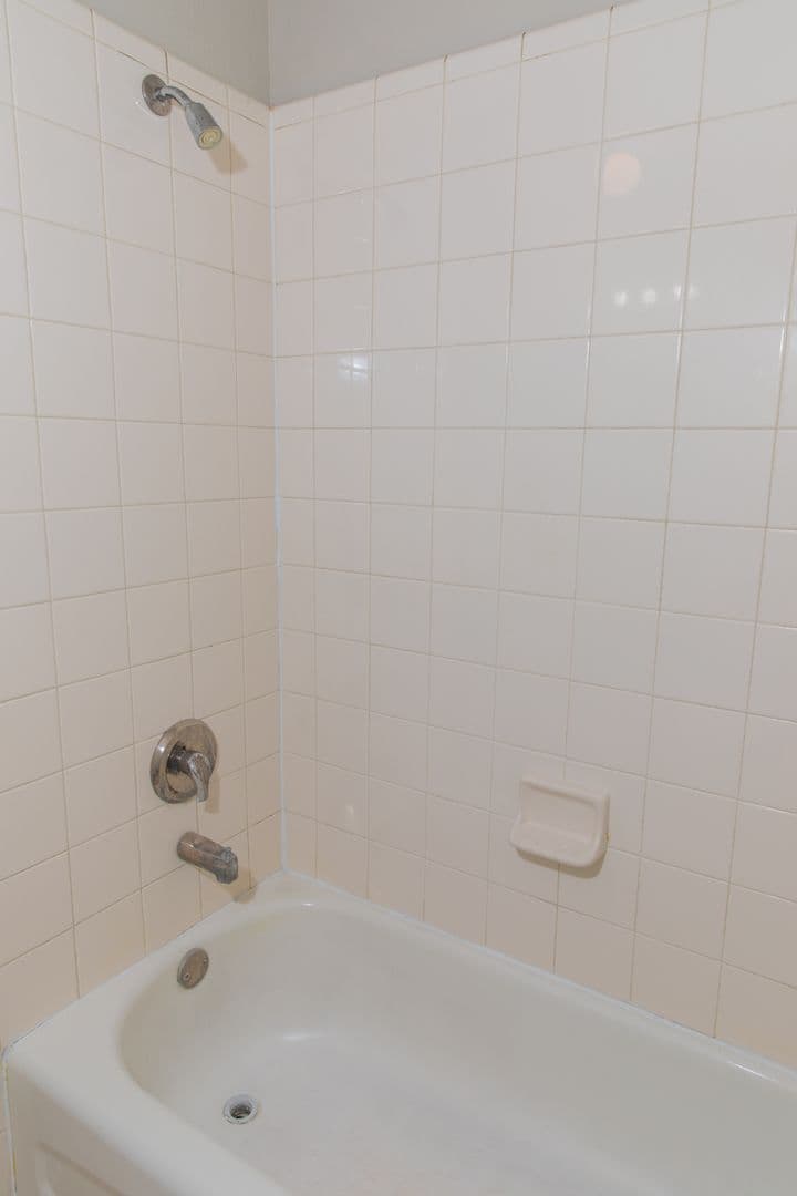 Houston Apartment: 815 Tidwell Rd