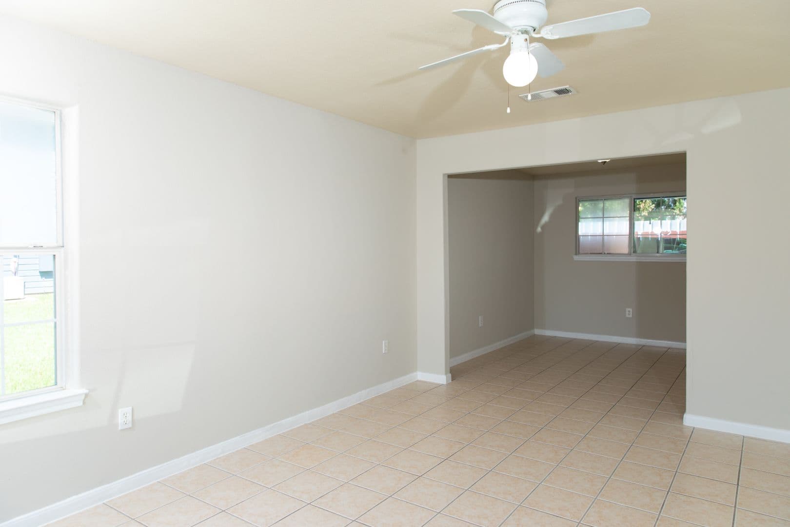 Houston Apartment: 815 Tidwell Rd