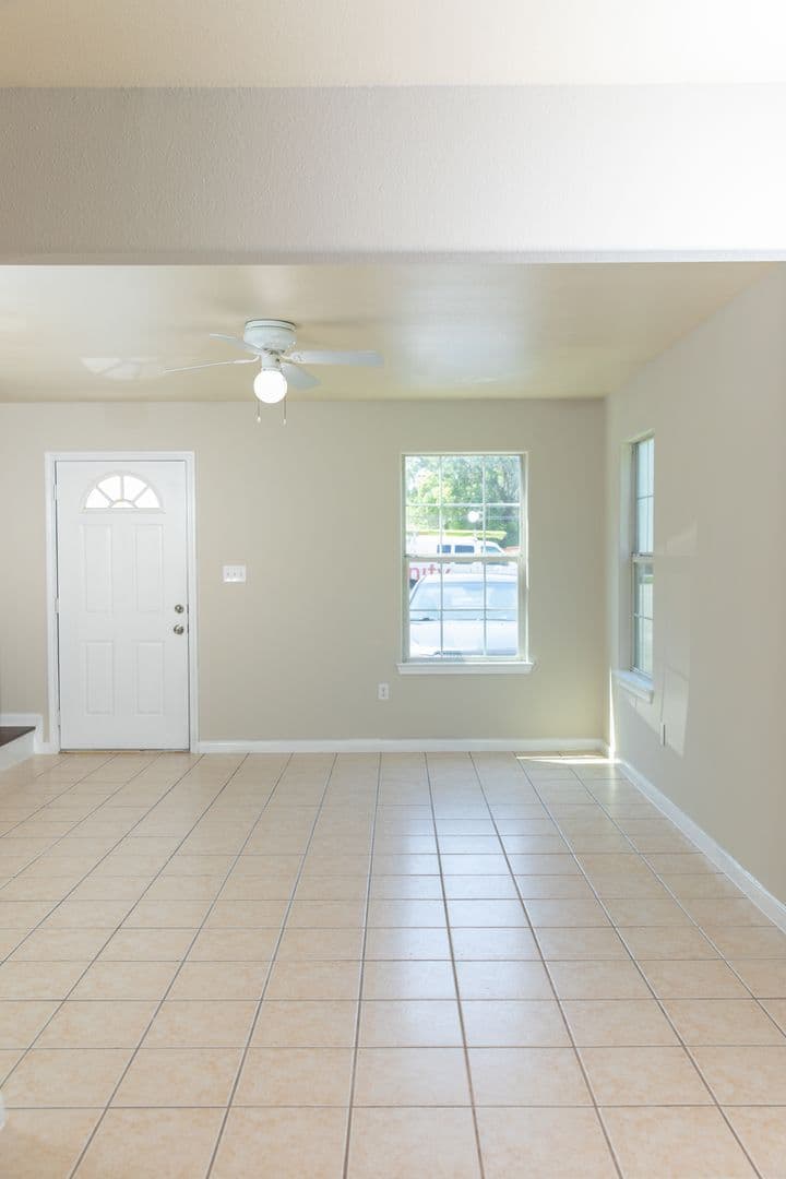 Houston Apartment: 815 Tidwell Rd