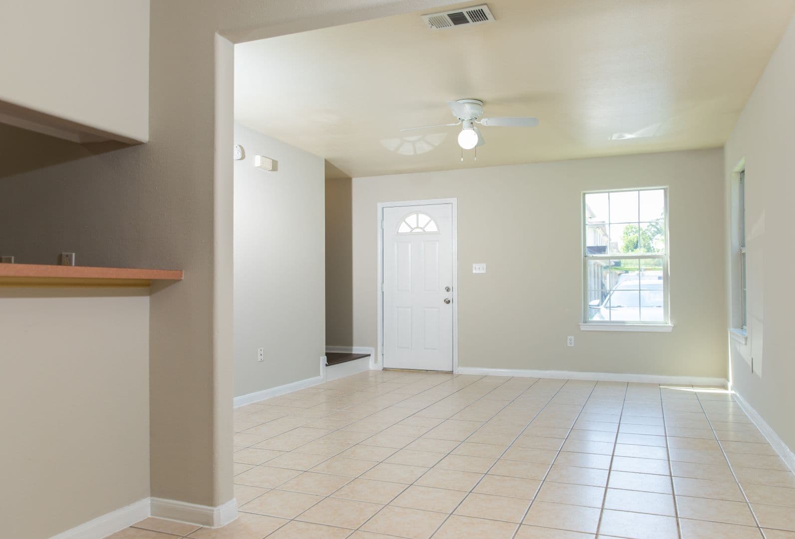 Houston Apartment: 815 Tidwell Rd