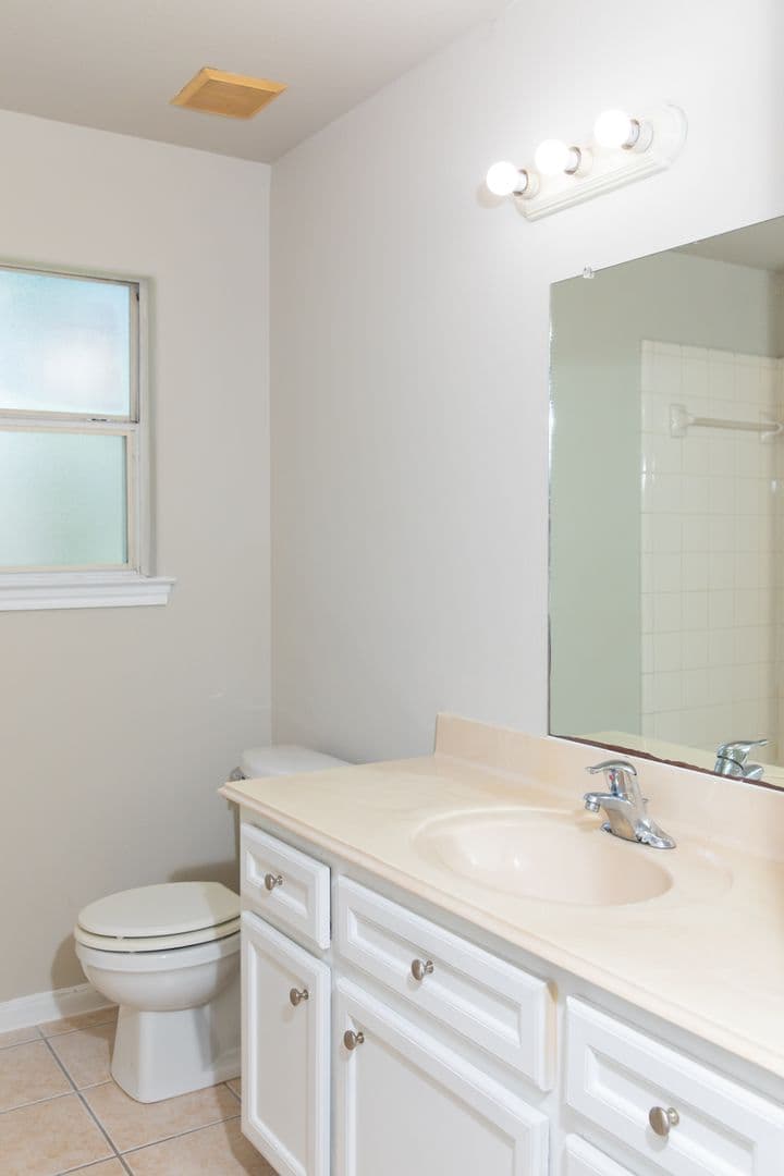 Houston Apartment: 815 Tidwell Rd