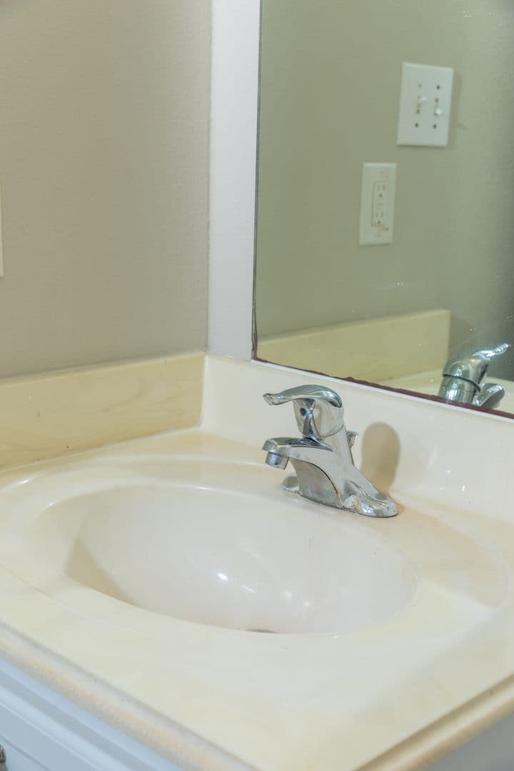 Houston Apartment: 815 Tidwell Rd
