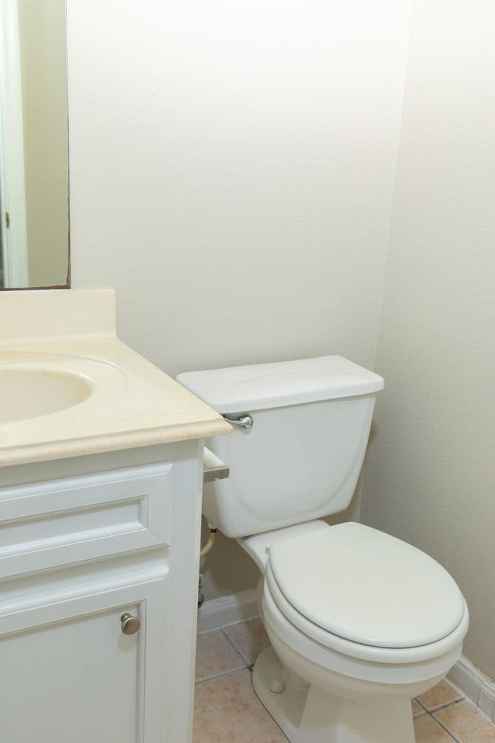 Houston Apartment: 815 Tidwell Rd