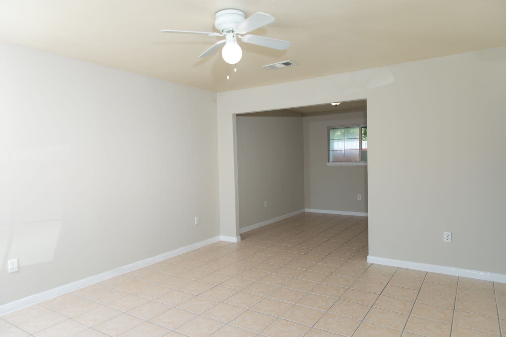 Houston Apartment: 815 Tidwell Rd