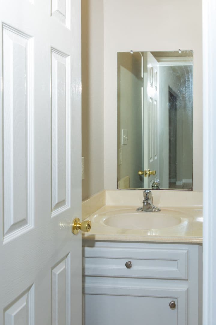 Houston Apartment: 815 Tidwell Rd
