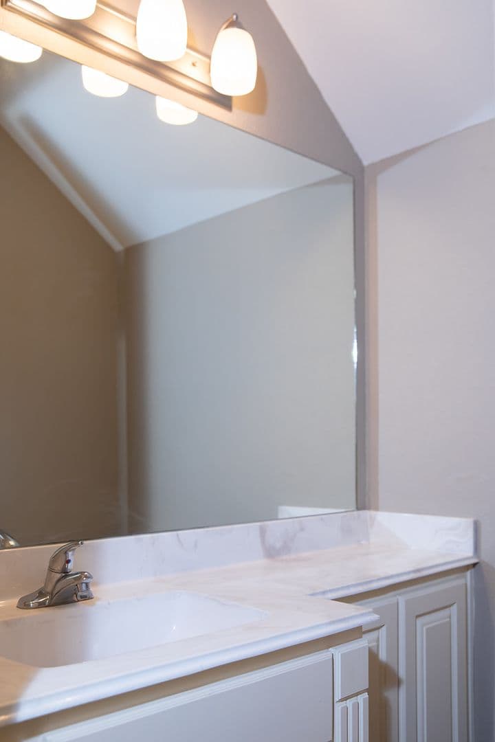 Houston Apartment: BLK 1 - Craven Oaks St.