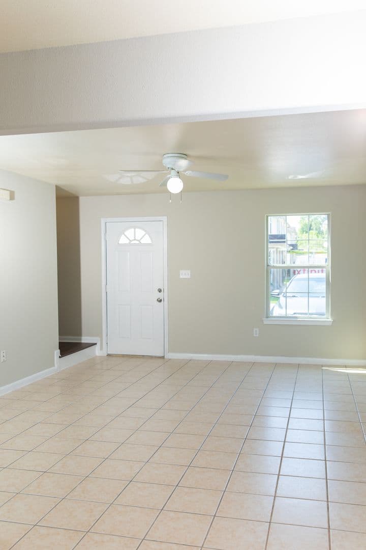 Houston Apartment: 815 Tidwell Rd