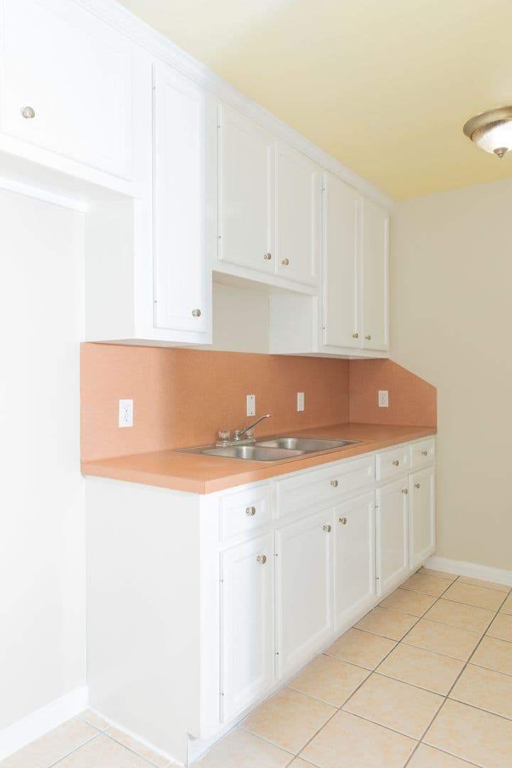 Houston Apartment: 815 Tidwell Rd