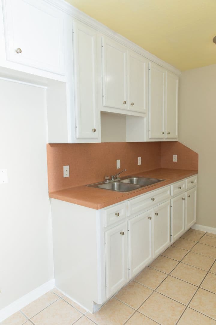Houston Apartment: 815 Tidwell Rd
