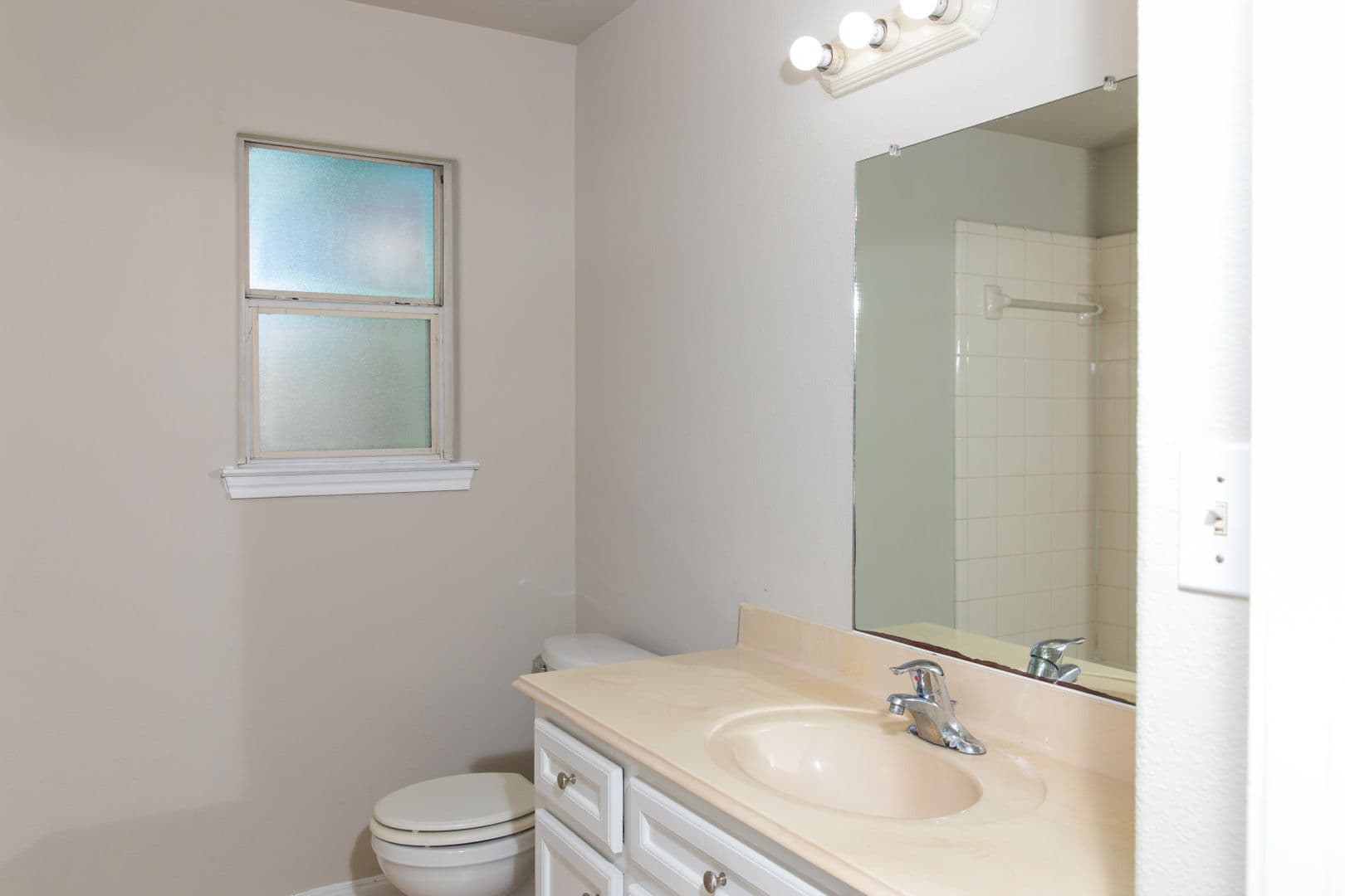 Houston Apartment: 815 Tidwell Rd