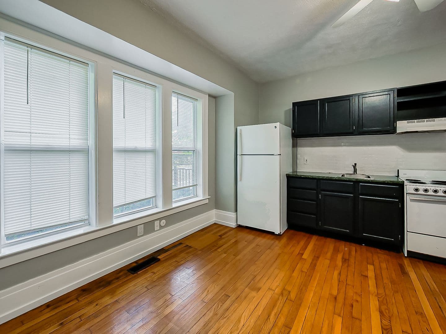 Waterford Apartment: 3160 Dixie Hwy