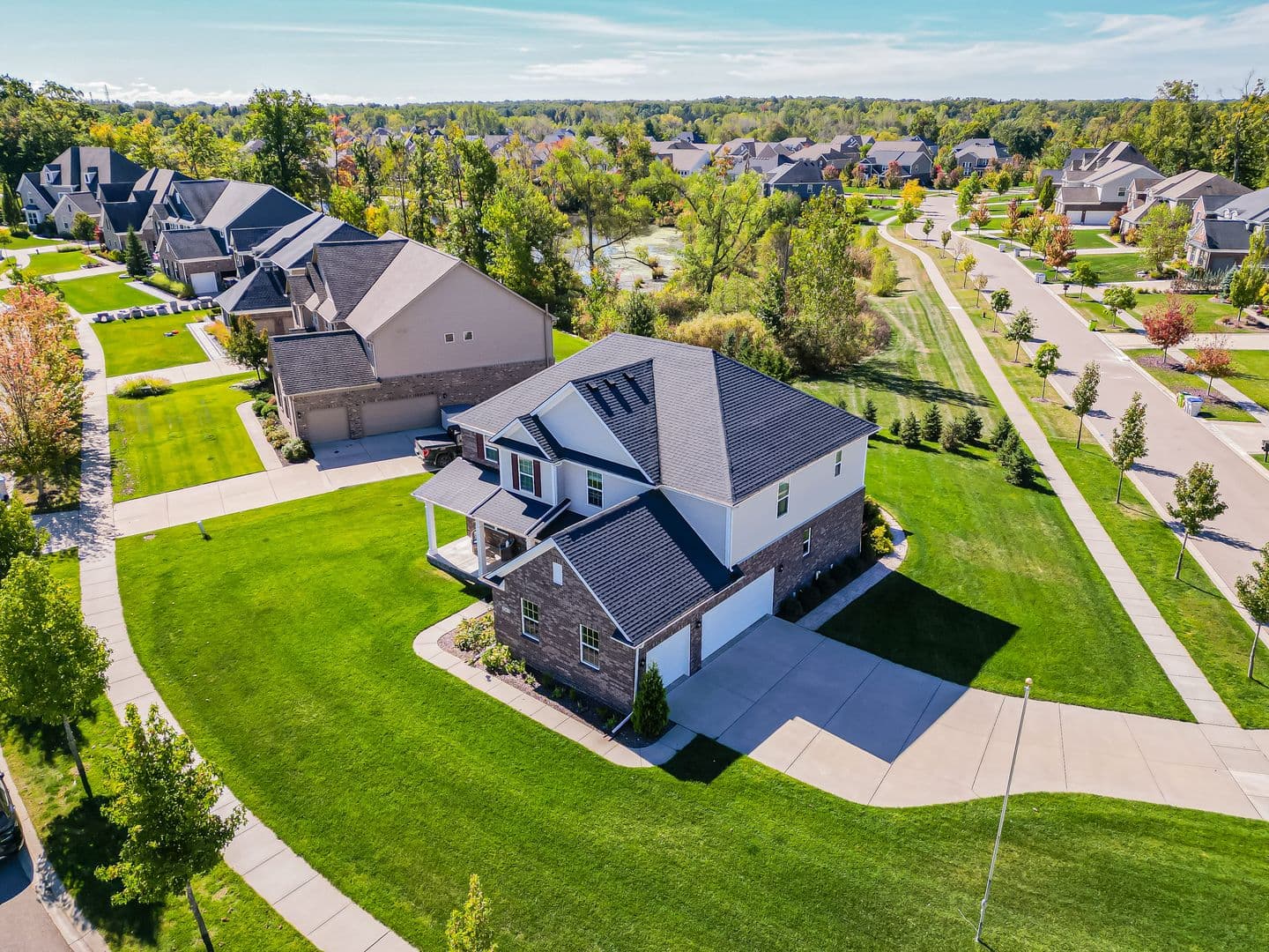South Lyon House: 23431 Crooked Tree Ct S