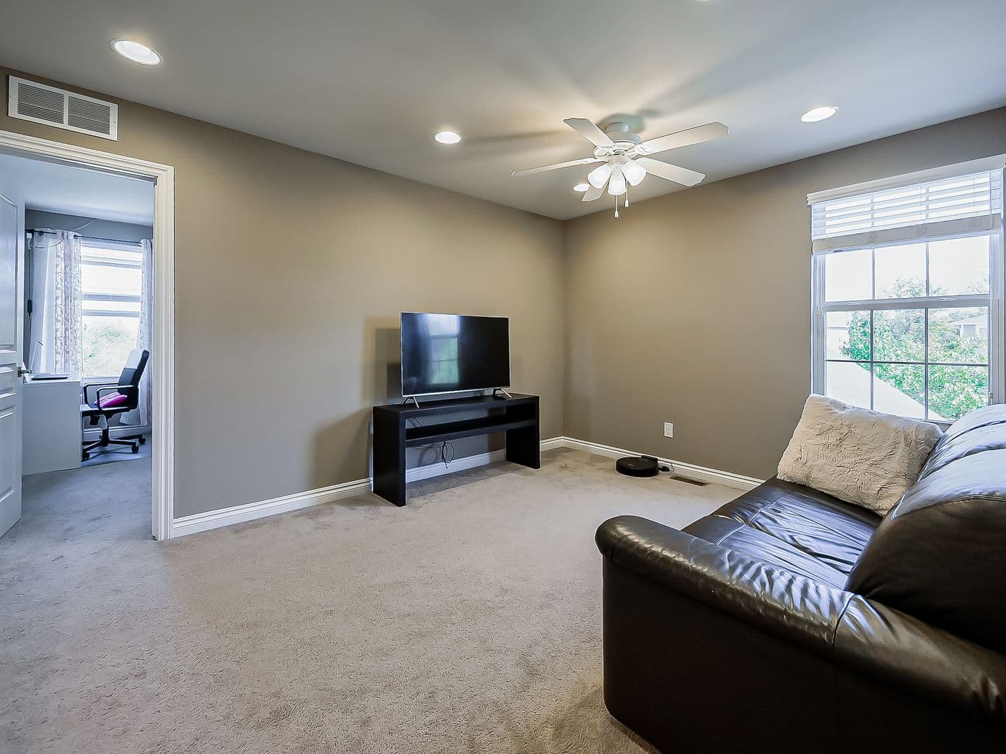 South Lyon House: 23431 Crooked Tree Ct S