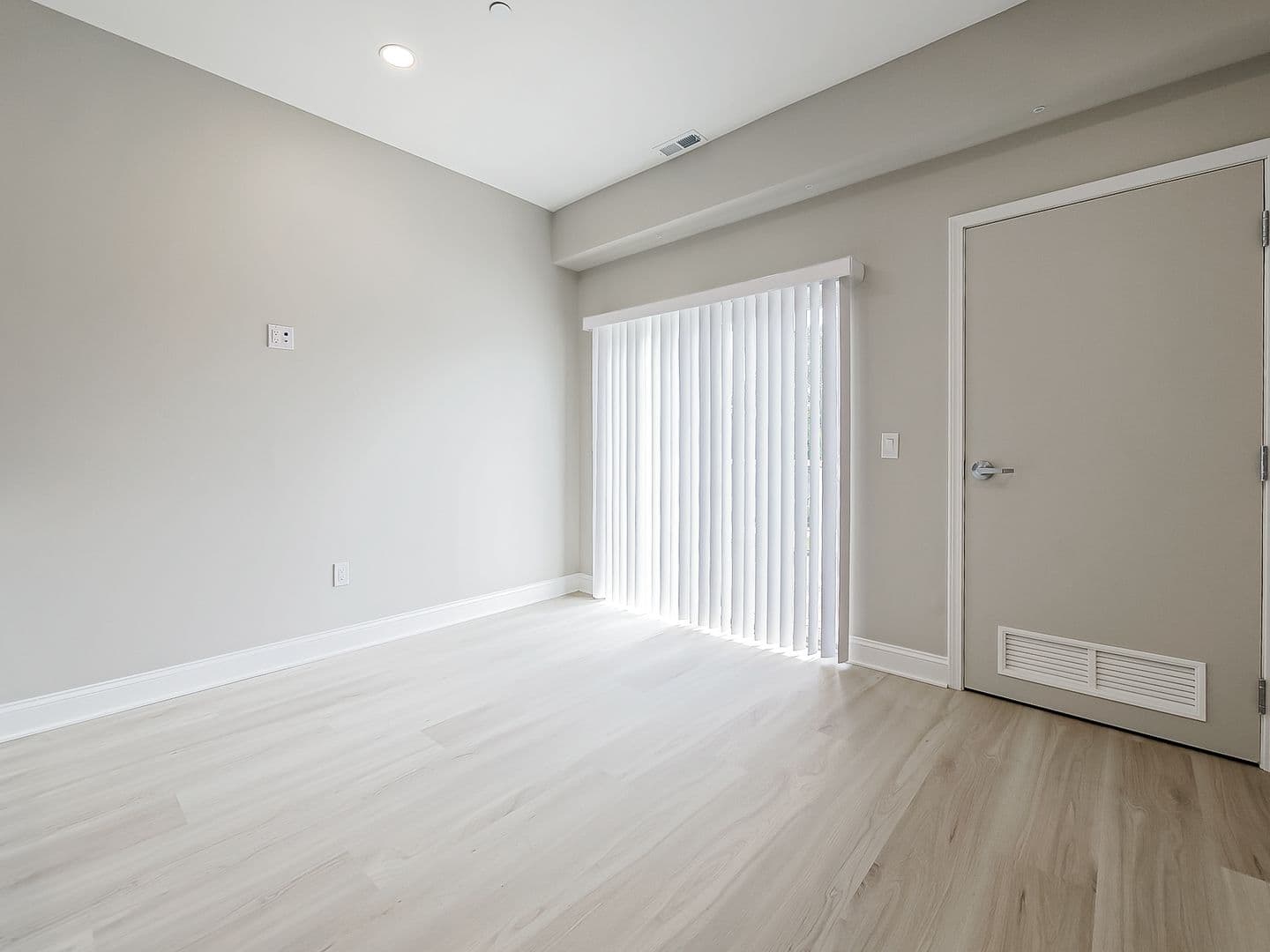 Westland Apartment: 31480 Warren Rd