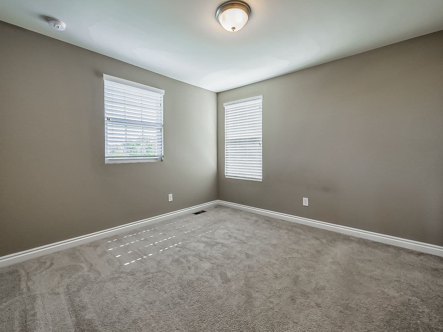 South Lyon House: 23431 Crooked Tree Ct S