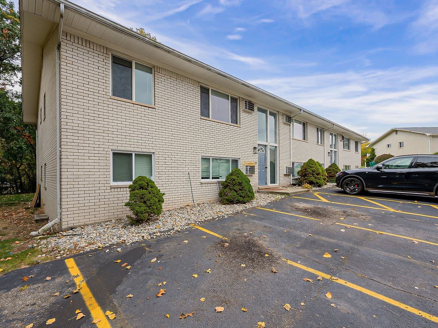 White Lake Apartment: 221 Summit Ridge Dr
