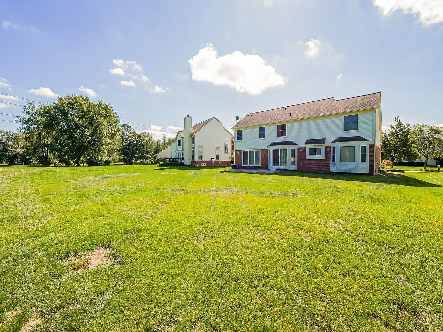 Wixom House: 3140 Mulberry Ct