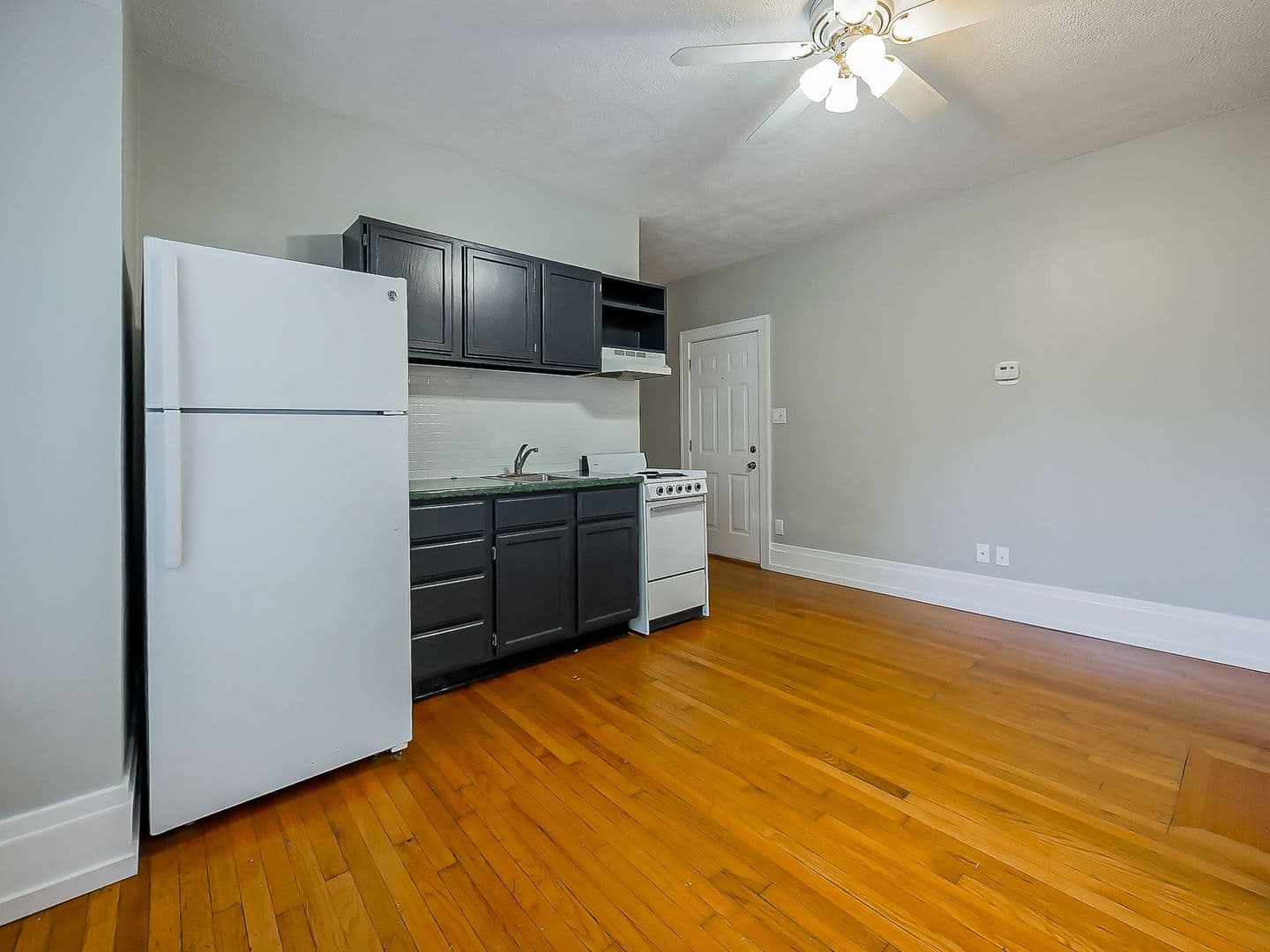 Waterford Apartment: 3160 Dixie Hwy