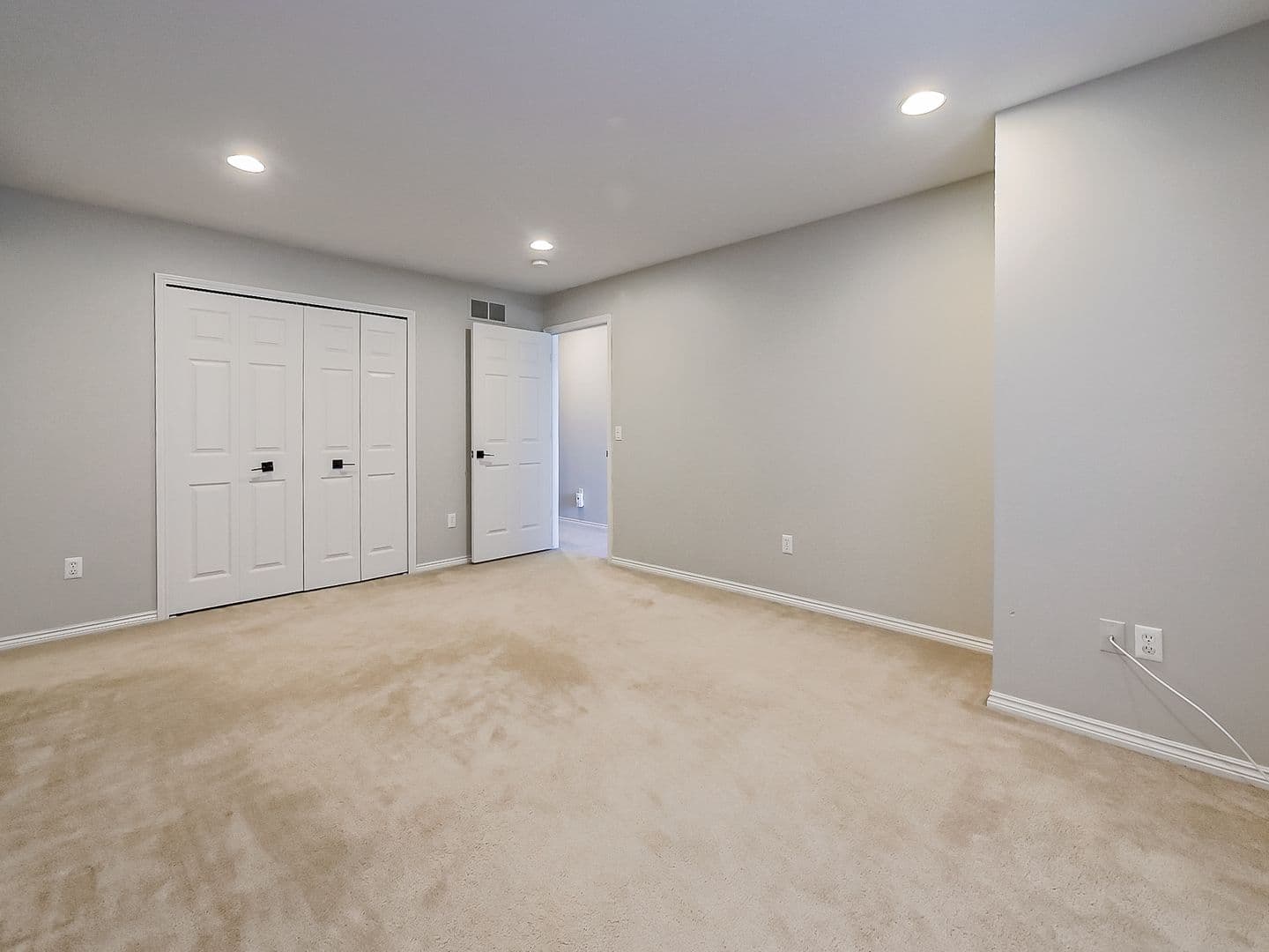 Canton House: 50107 Harding St