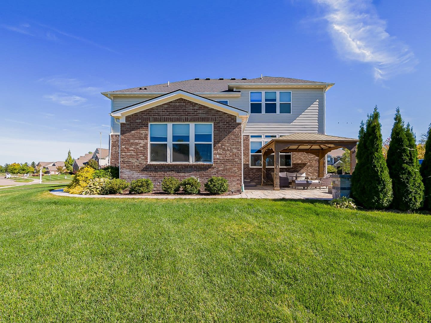 South Lyon House: 23431 Crooked Tree Ct S