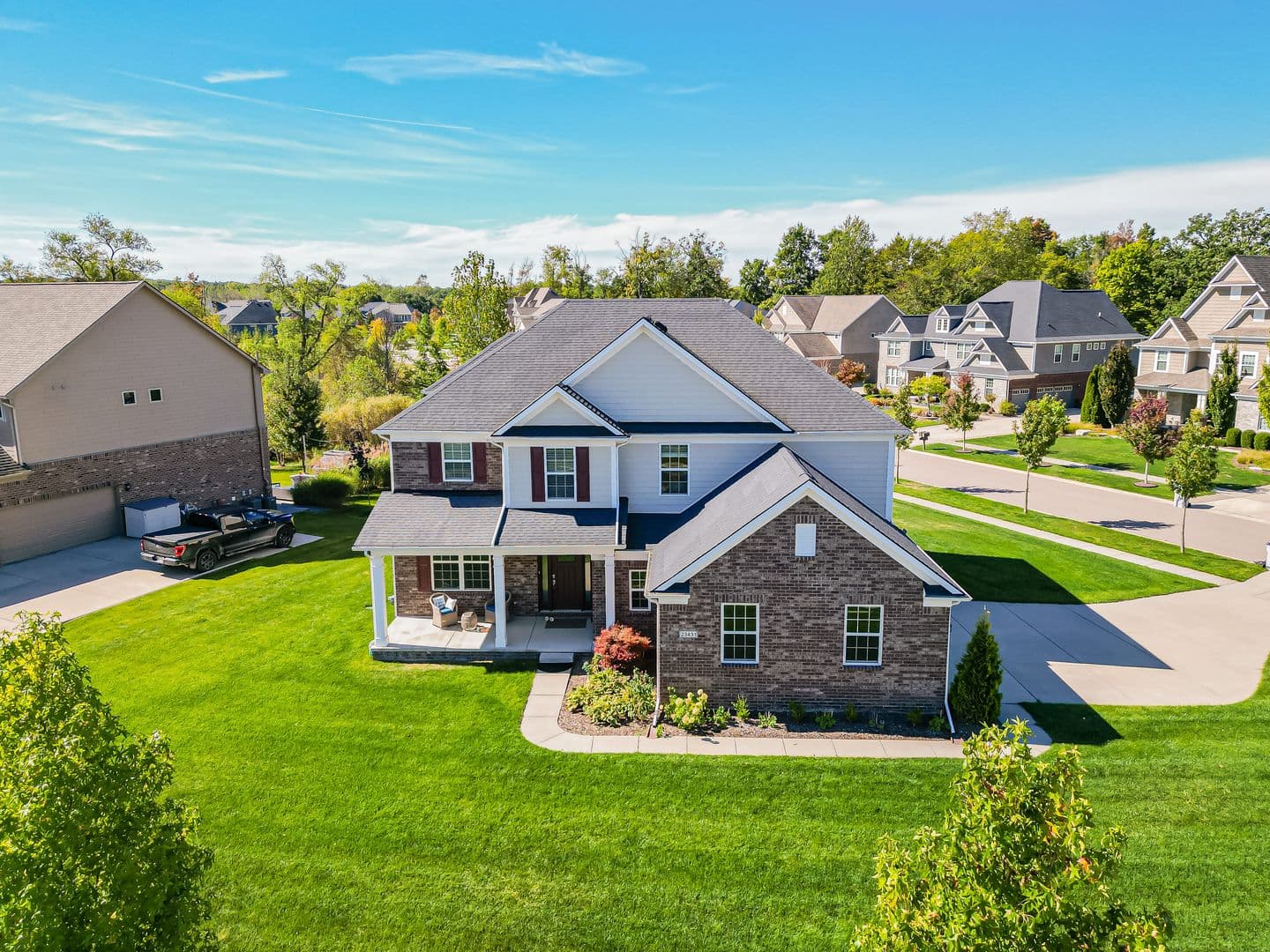 South Lyon House: 23431 Crooked Tree Ct S