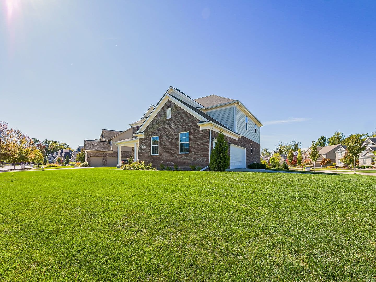 South Lyon House: 23431 Crooked Tree Ct S