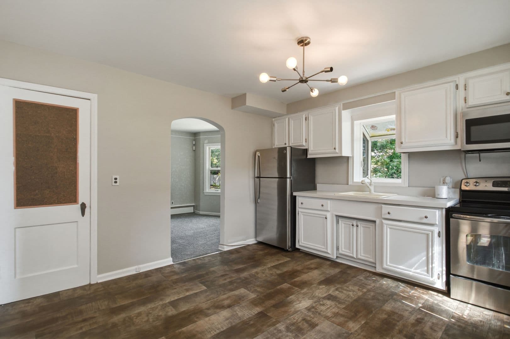 Dearborn Heights House: 25433 McDonald St