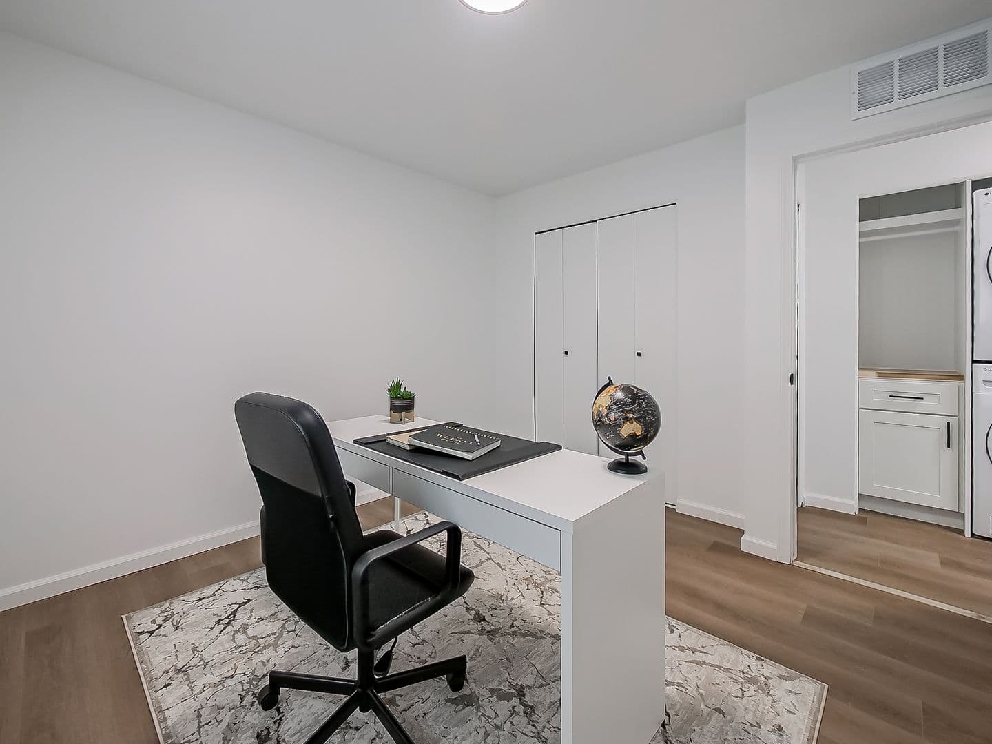 Plymouth Apartment: 40325 Plymouth Road