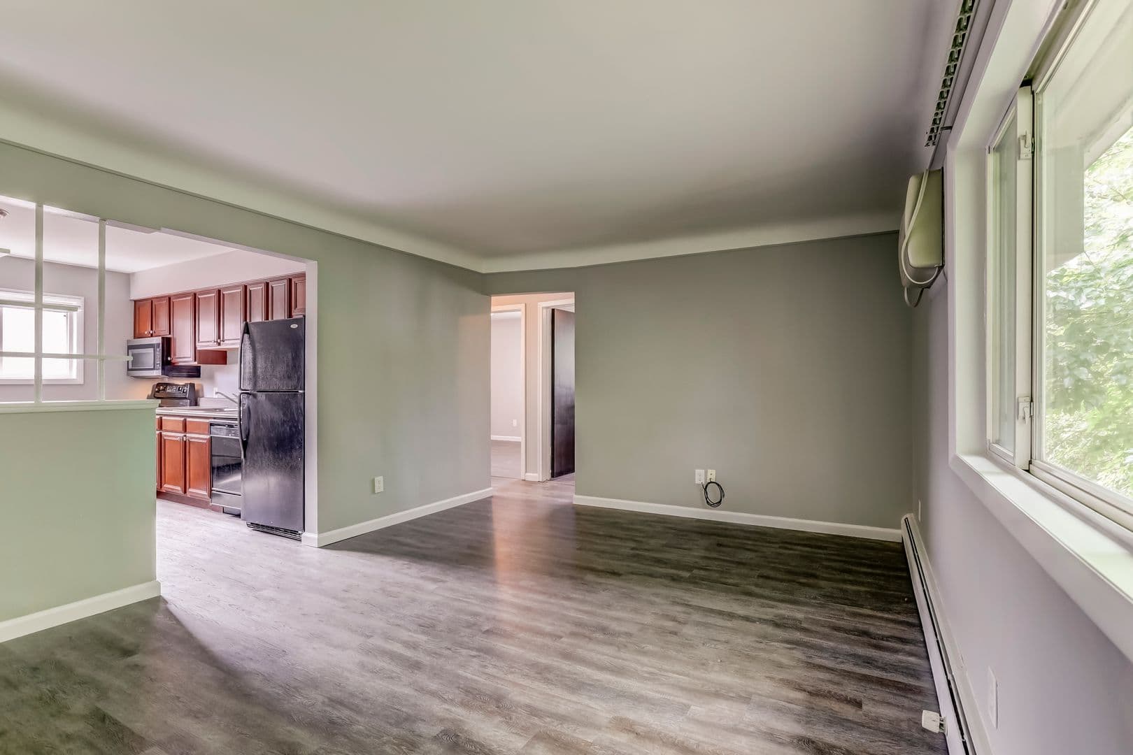 Clawson Apartment: 649 Maple Rd