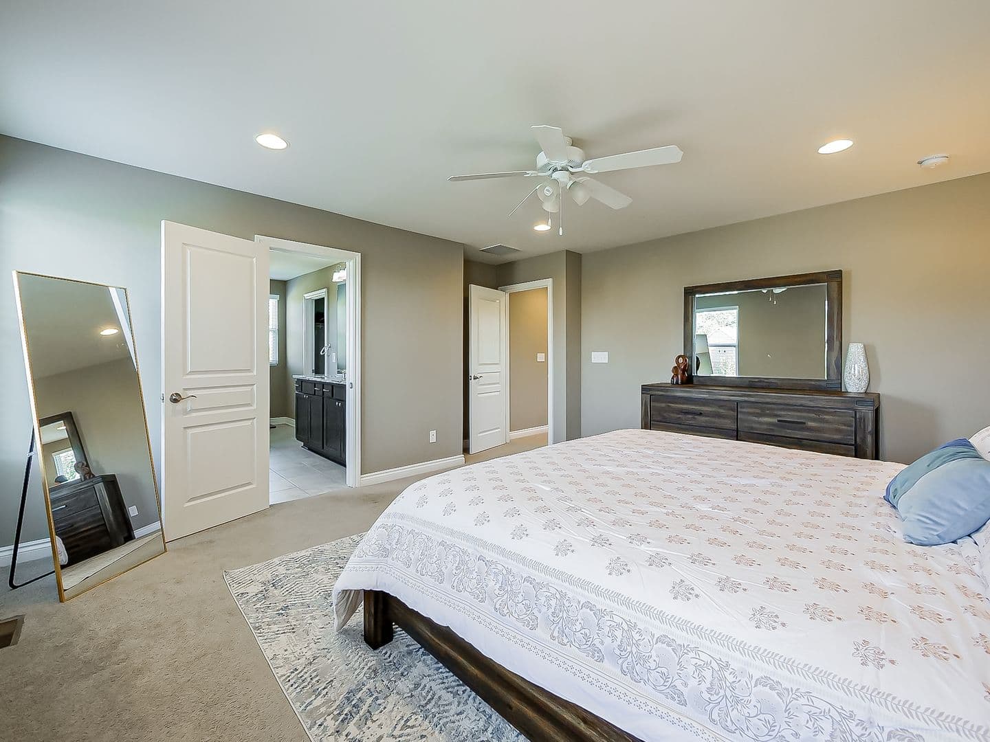 South Lyon House: 23431 Crooked Tree Ct S