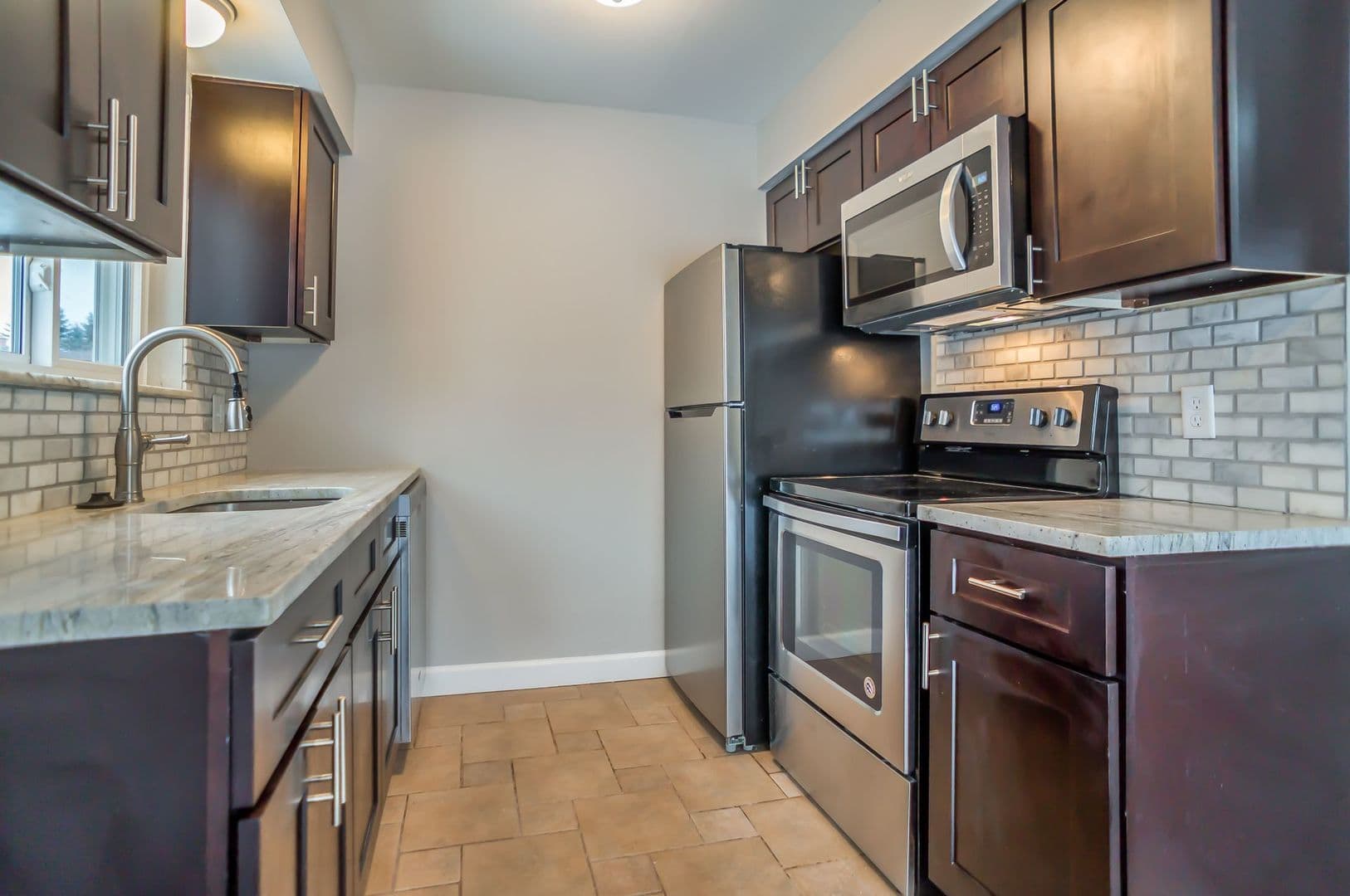 Walled Lake Apartment: 2173 Decker Rd