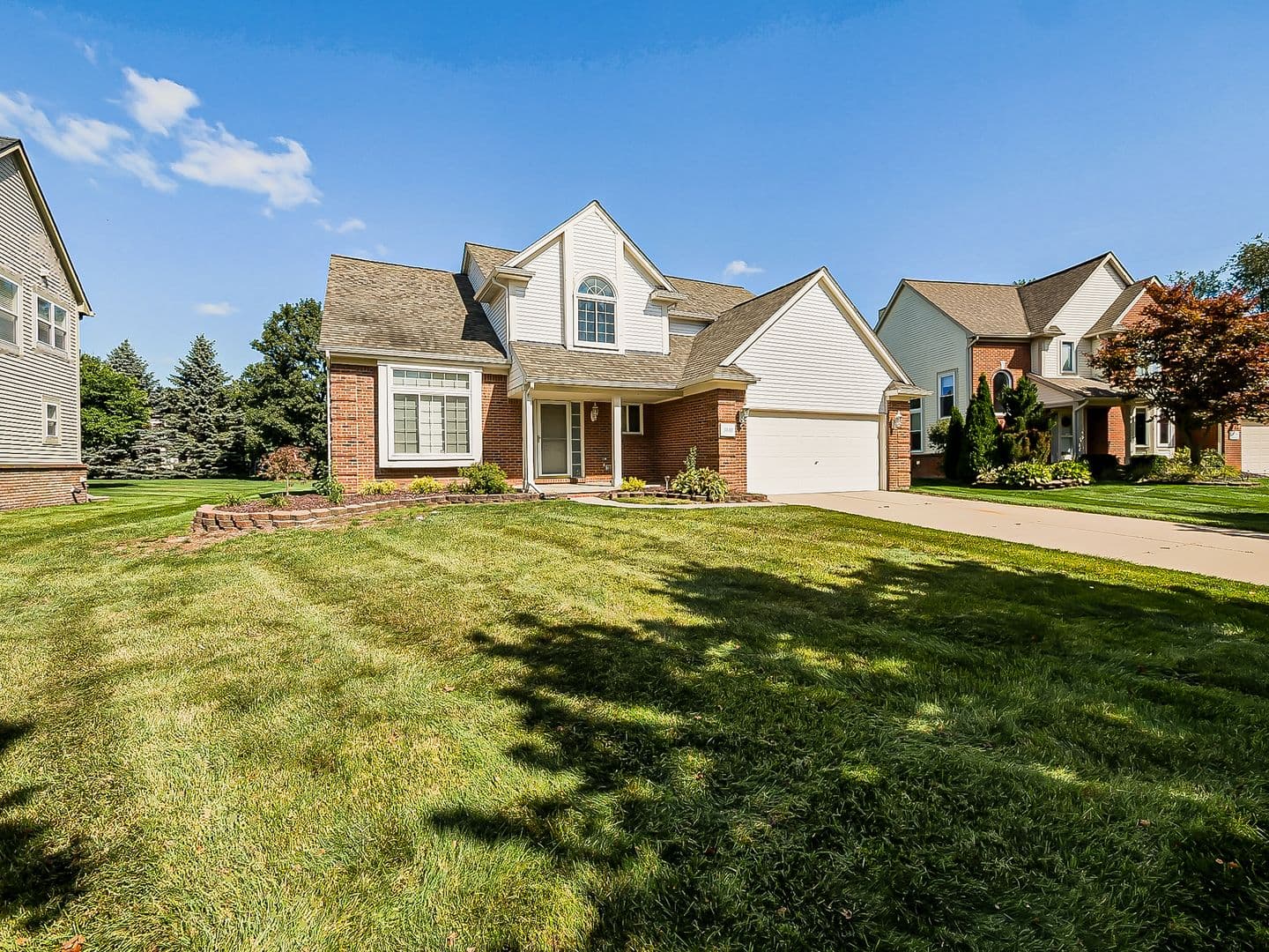 Wixom House: 3140 Mulberry Ct