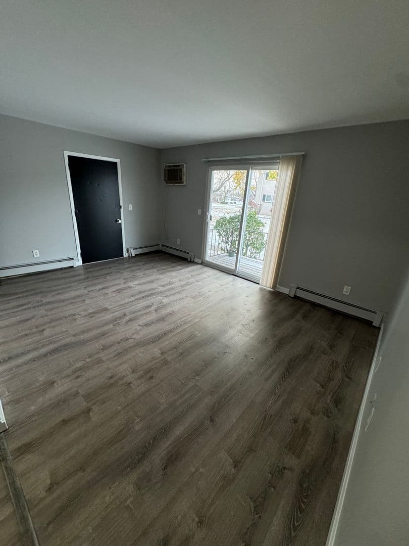 Dearborn Heights Apartment: 5630 Pardee