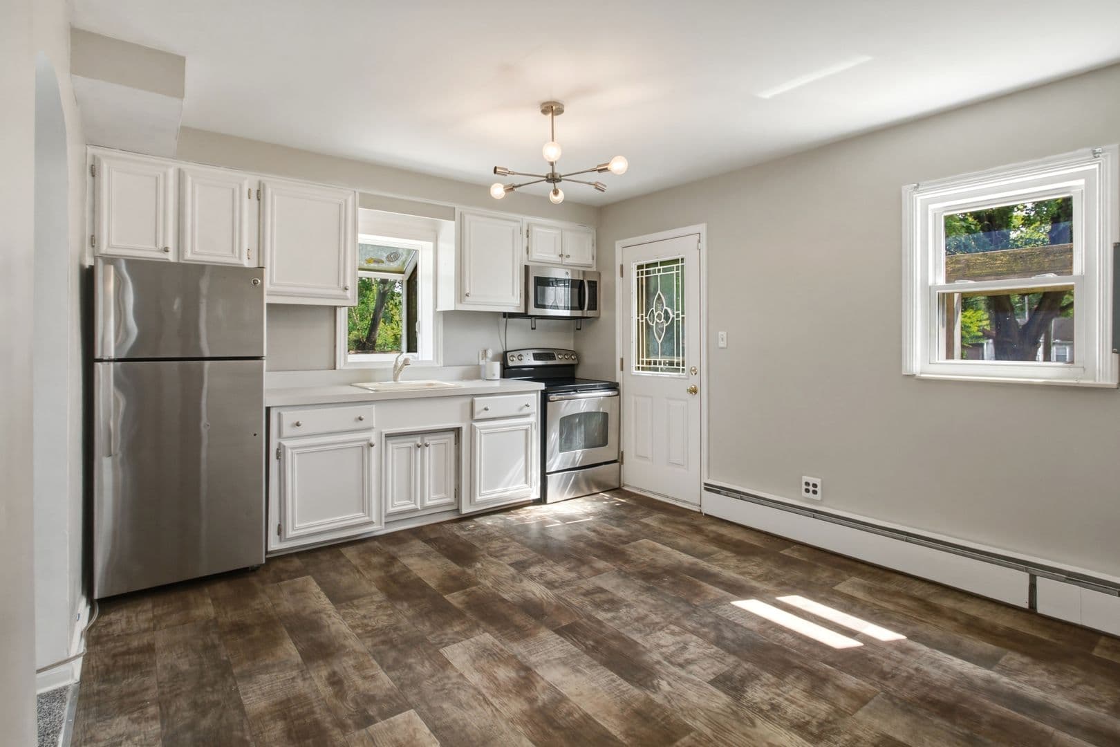 Dearborn Heights House: 25433 McDonald St